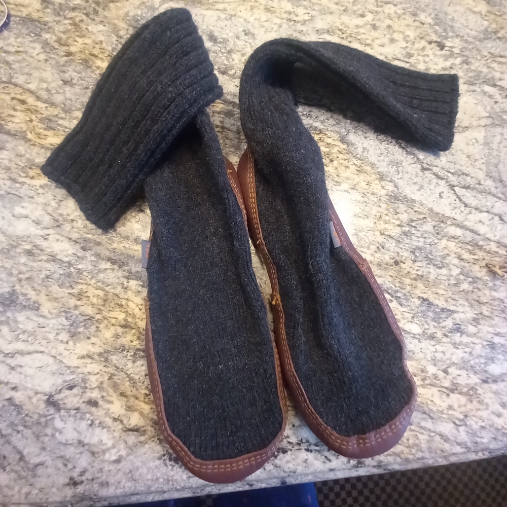New Pair.  ORIGINAL  ACORN SLIPPER SOX unisex..Men 6-7.  Women 8-9